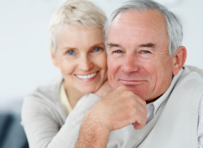 Happy_Elderly_Couple_Smiling_T_6361653